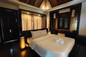 استراحتگاه Bhundhari Residence Koh Samui