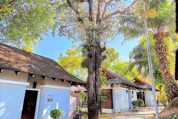 استراحتگاه Bhundhari Residence Koh Samui