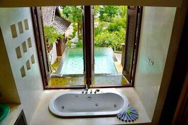 استراحتگاه Bhundhari Residence Koh Samui