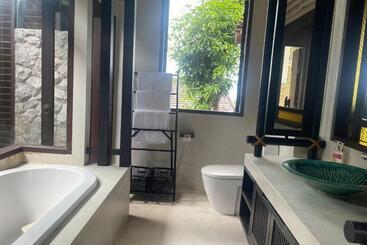 استراحتگاه Bhundhari Residence Koh Samui