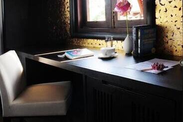 استراحتگاه Bhundhari Residence Koh Samui