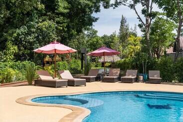 هتل Adarin Beach Resort