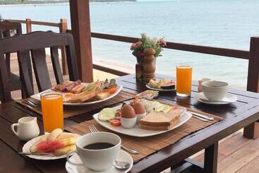 هتل Adarin Beach Resort