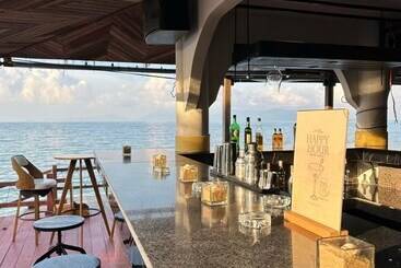 هتل Adarin Beach Resort