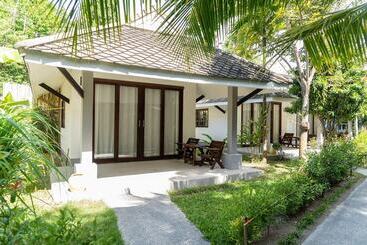 هتل Adarin Beach Resort