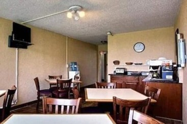 هتل Airport Inn Flint
