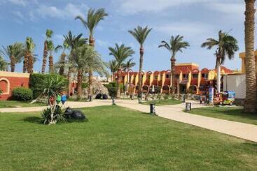 هتل Aladdin Beach Resort