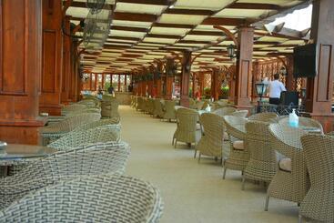 هتل Aladdin Beach Resort