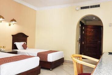 هتل Aladdin Beach Resort