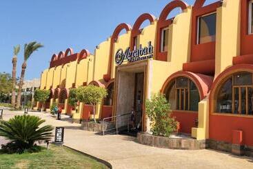 هتل Aladdin Beach Resort