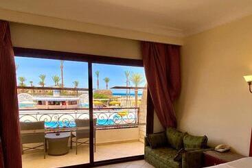 هتل Aladdin Beach Resort