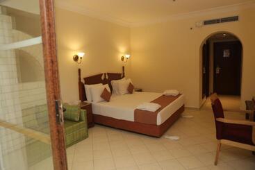 هتل Aladdin Beach Resort