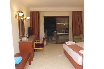 هتل Aladdin Beach Resort