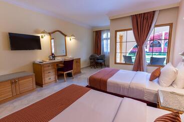 هتل Aladdin Beach Resort