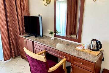 هتل Aladdin Beach Resort