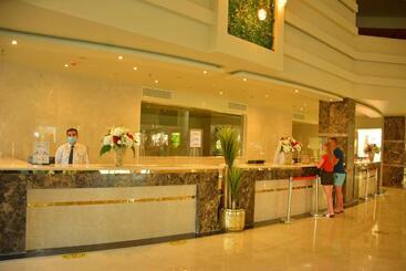هتل Aladdin Beach Resort