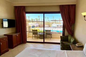 هتل Aladdin Beach Resort