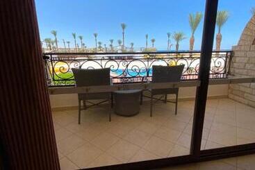 هتل Aladdin Beach Resort