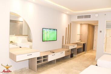 هتل Aladdin Beach Resort
