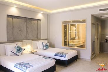 هتل Aladdin Beach Resort