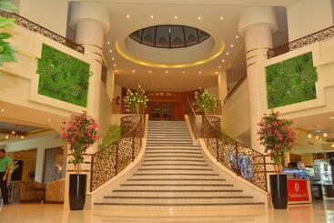 هتل Aladdin Beach Resort