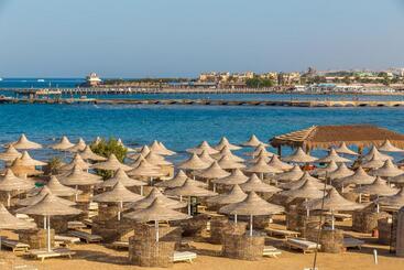 هتل Aladdin Beach Resort