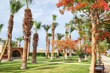 هتل Aladdin Beach Resort
