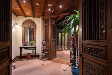 هتل Ariyasom Villa