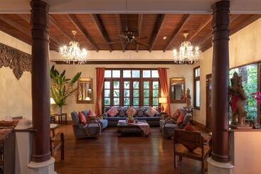 هتل Ariyasom Villa