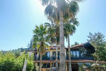 هتل Berke Ranch & Nature