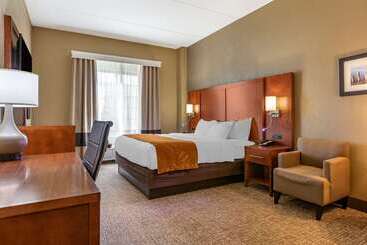 هتل Comfort Suites Grand Rapids South