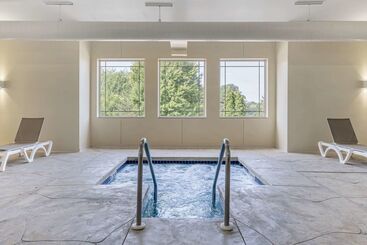 هتل Comfort Suites Lake Geneva East