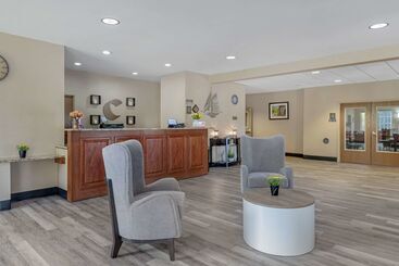 هتل Comfort Suites Lake Geneva East