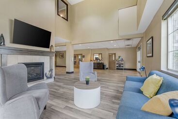 هتل Comfort Suites Lake Geneva East