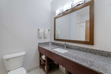 هتل Comfort Suites Lake Geneva East