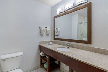 هتل Comfort Suites Lake Geneva East