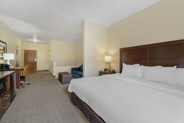 هتل Comfort Suites Lake Geneva East