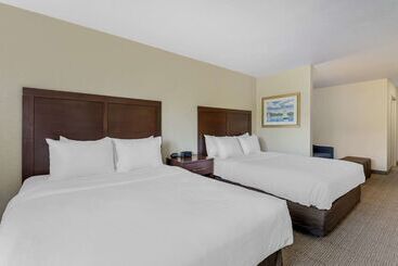 هتل Comfort Suites Lake Geneva East