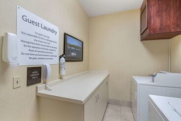 هتل Comfort Suites Lake Geneva East