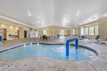 هتل Comfort Suites Lake Geneva East