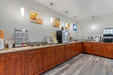 هتل Comfort Suites Lake Geneva East