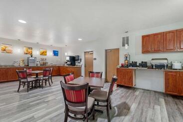 هتل Comfort Suites Lake Geneva East