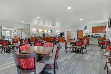 هتل Comfort Suites Lake Geneva East