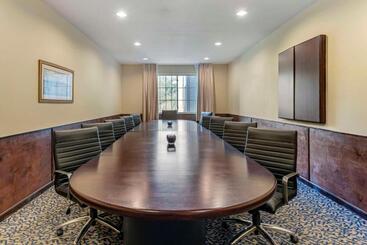 هتل Comfort Suites Lake Geneva East
