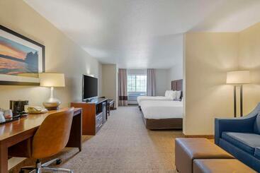 هتل Comfort Suites Lake Geneva East