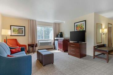 هتل Comfort Suites Lake Geneva East