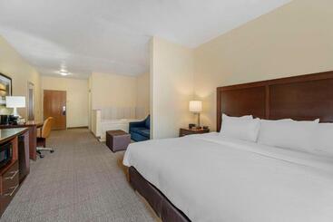 هتل Comfort Suites Lake Geneva East