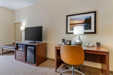هتل Comfort Suites Lake Geneva East