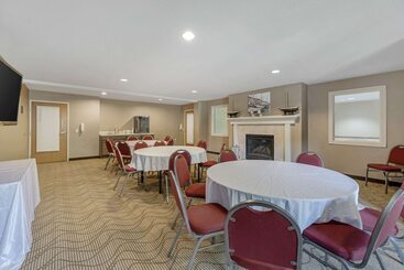 هتل Comfort Suites Lake Geneva East