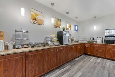 هتل Comfort Suites Lake Geneva East